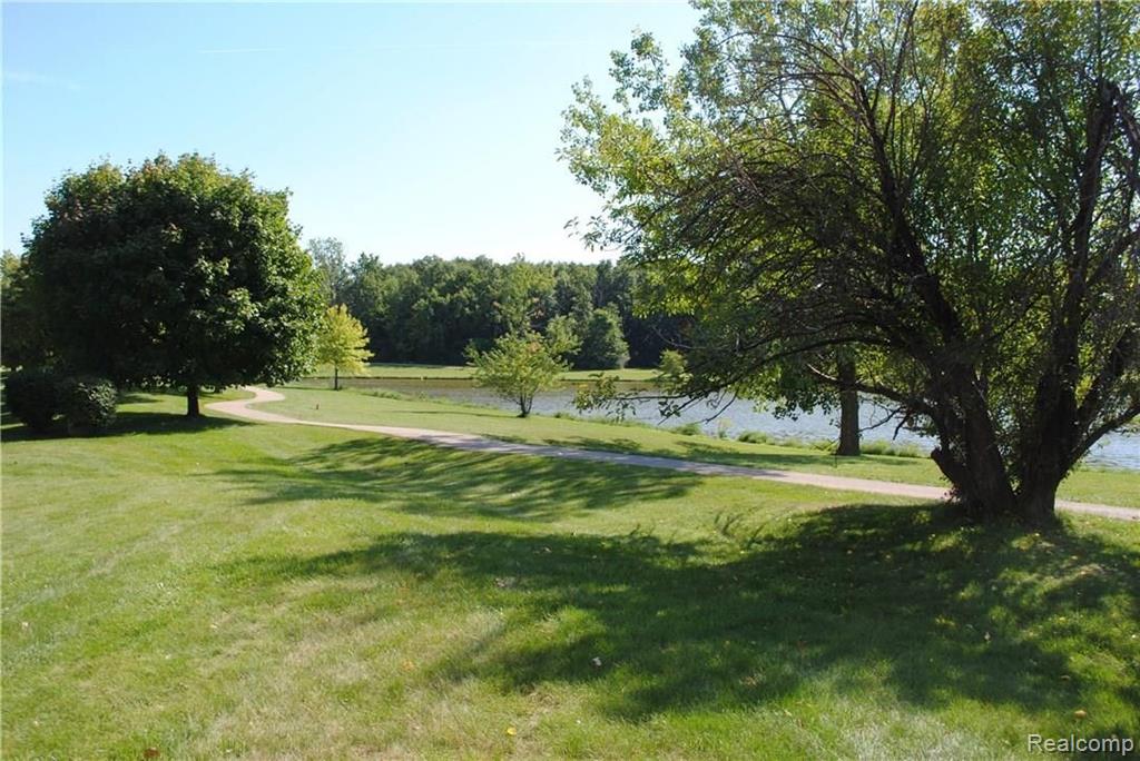 572 Tennyson Rochester Hills, MI 48307 - Photo 18 of 23