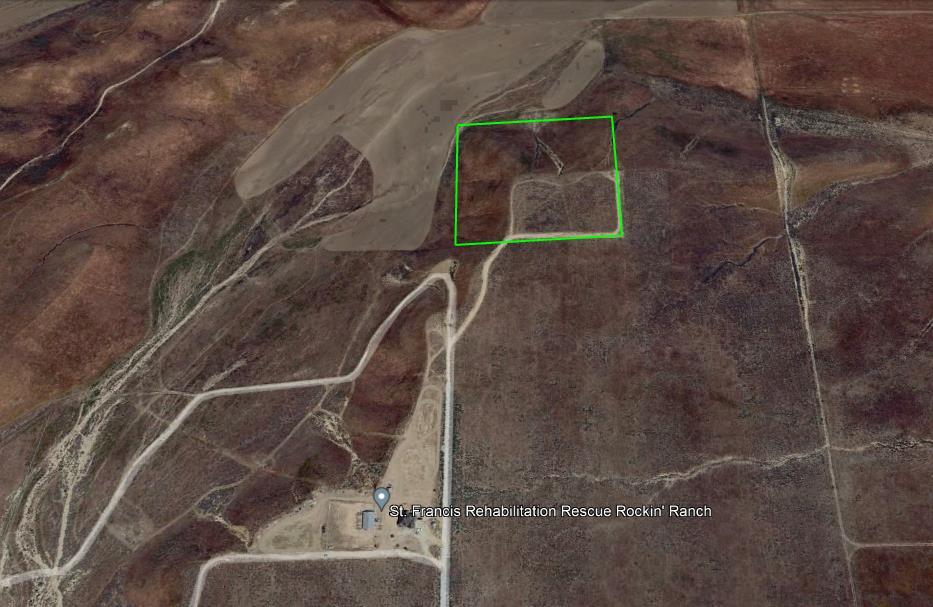 137th Street West Lancaster, CA 93536 - Photo 2 of 34 a bird bath tub sitting next to a shower