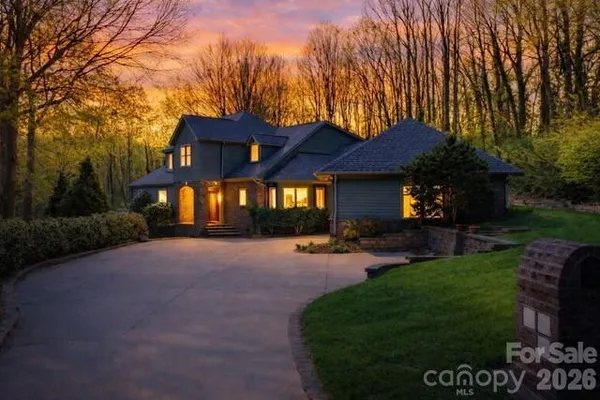 $915,000 | 421 18th Ave Lane Northwest, Hickory, NC 28601