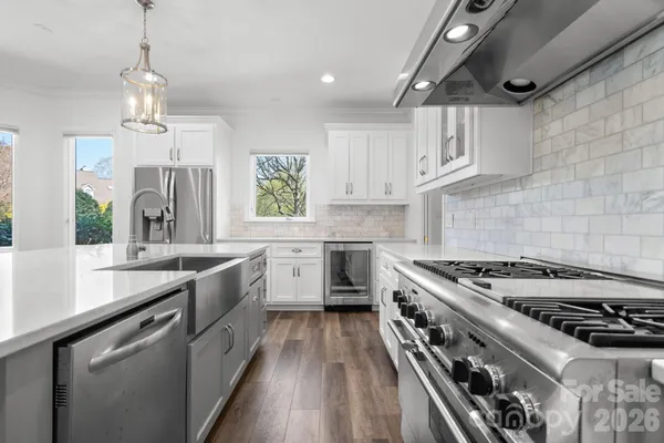 $915,000 | 421 18th Ave Lane Northwest, Hickory, NC 28601