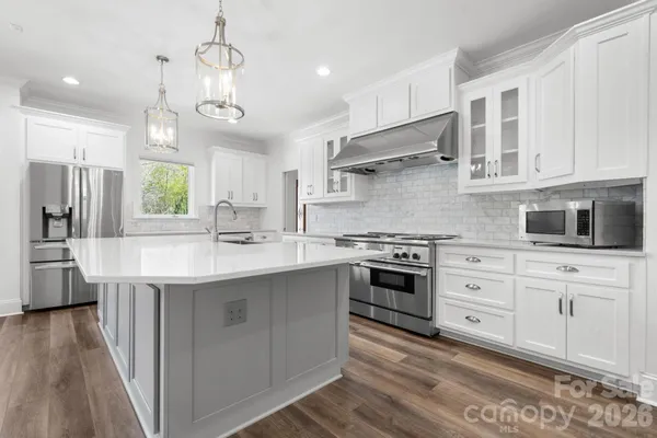 $915,000 | 421 18th Ave Lane Northwest, Hickory, NC 28601