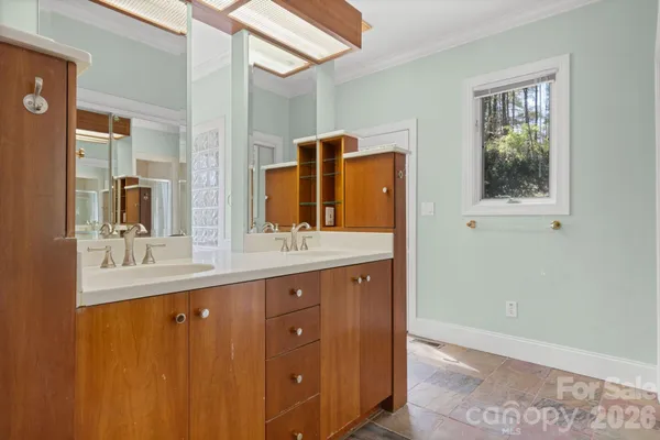 $915,000 | 421 18th Ave Lane Northwest, Hickory, NC 28601