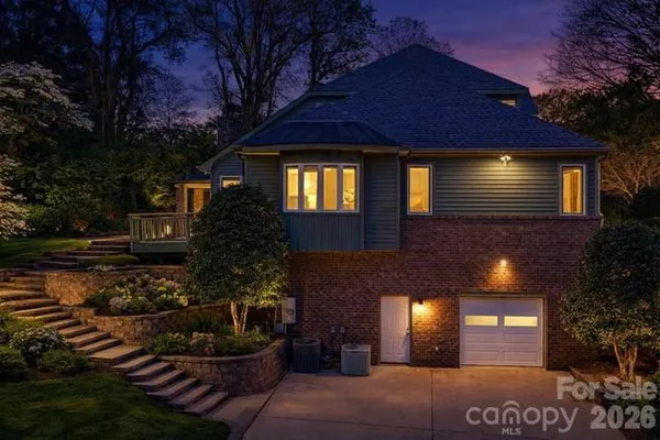 $915,000 | 421 18th Ave Lane Northwest, Hickory, NC 28601