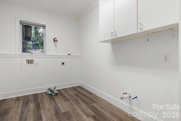 $915,000 | 421 18th Ave Lane Northwest, Hickory, NC 28601