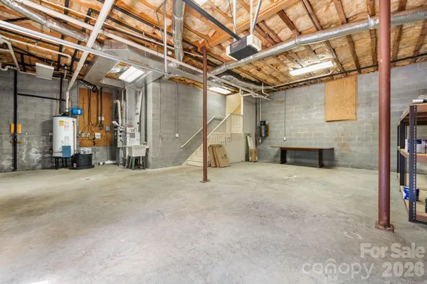 $915,000 | 421 18th Ave Lane Northwest, Hickory, NC 28601