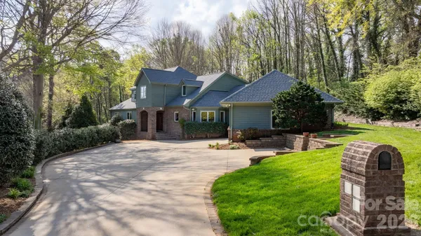 $915,000 | 421 18th Ave Lane Northwest, Hickory, NC 28601