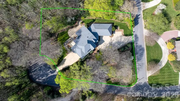 $915,000 | 421 18th Ave Lane Northwest, Hickory, NC 28601