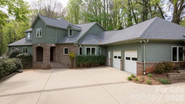 $915,000 | 421 18th Ave Lane Northwest, Hickory, NC 28601