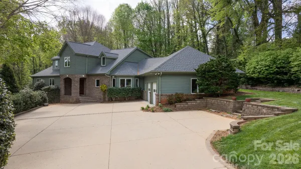 $915,000 | 421 18th Ave Lane Northwest, Hickory, NC 28601