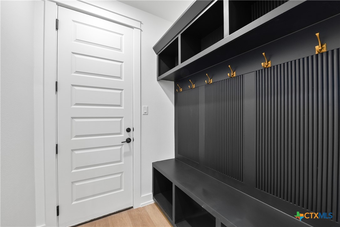 6807 Lacey Oak Road Salado, TX 76571 - Photo 23 of 41 a view of walk in closet