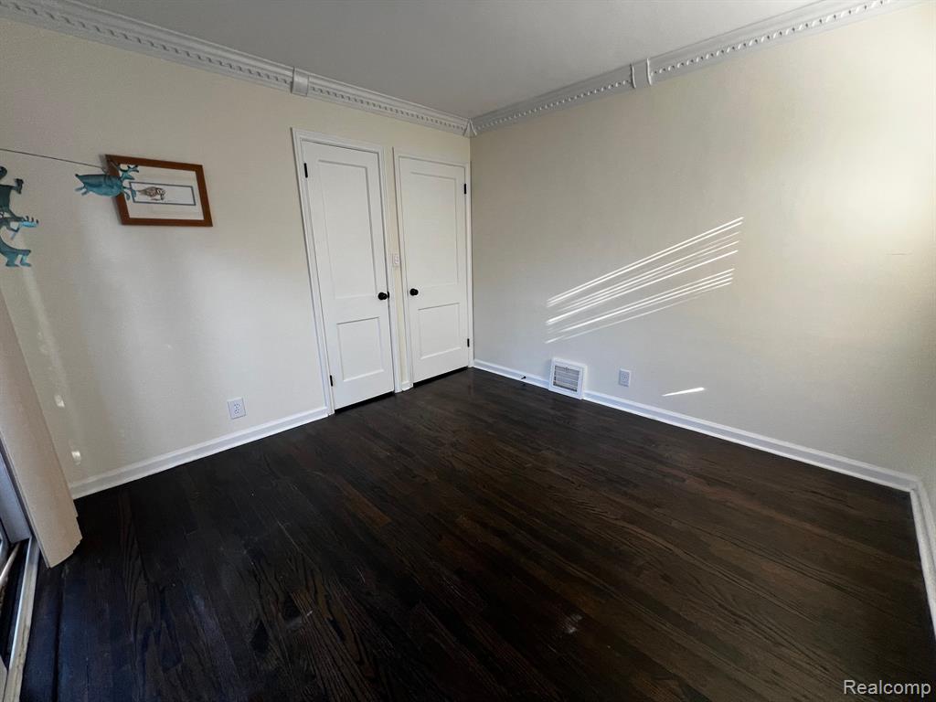 1875 Cambridge Road Berkley, MI 48072 - Photo 18 of 33