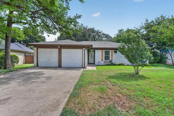 $224,900 | 324 North Heights Drive, Crowley, TX 76036