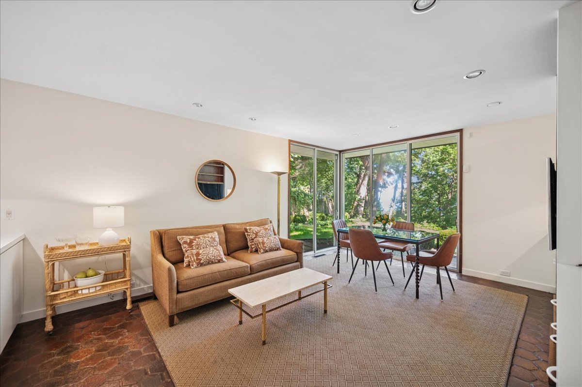 1045 Hillcrest Road Glencoe, IL 60022 - Photo 15 of 32 a living room with furniture and a window