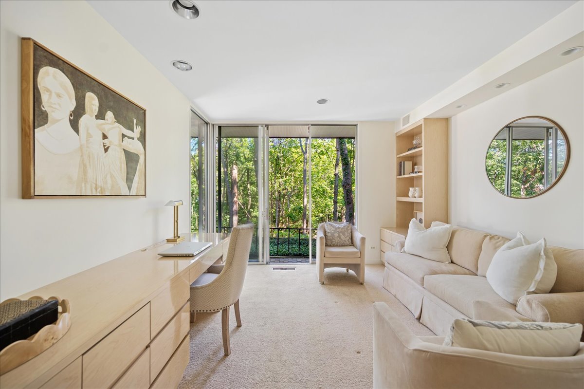1045 Hillcrest Road Glencoe, IL 60022 - Photo 21 of 32 a living room with furniture and a large window