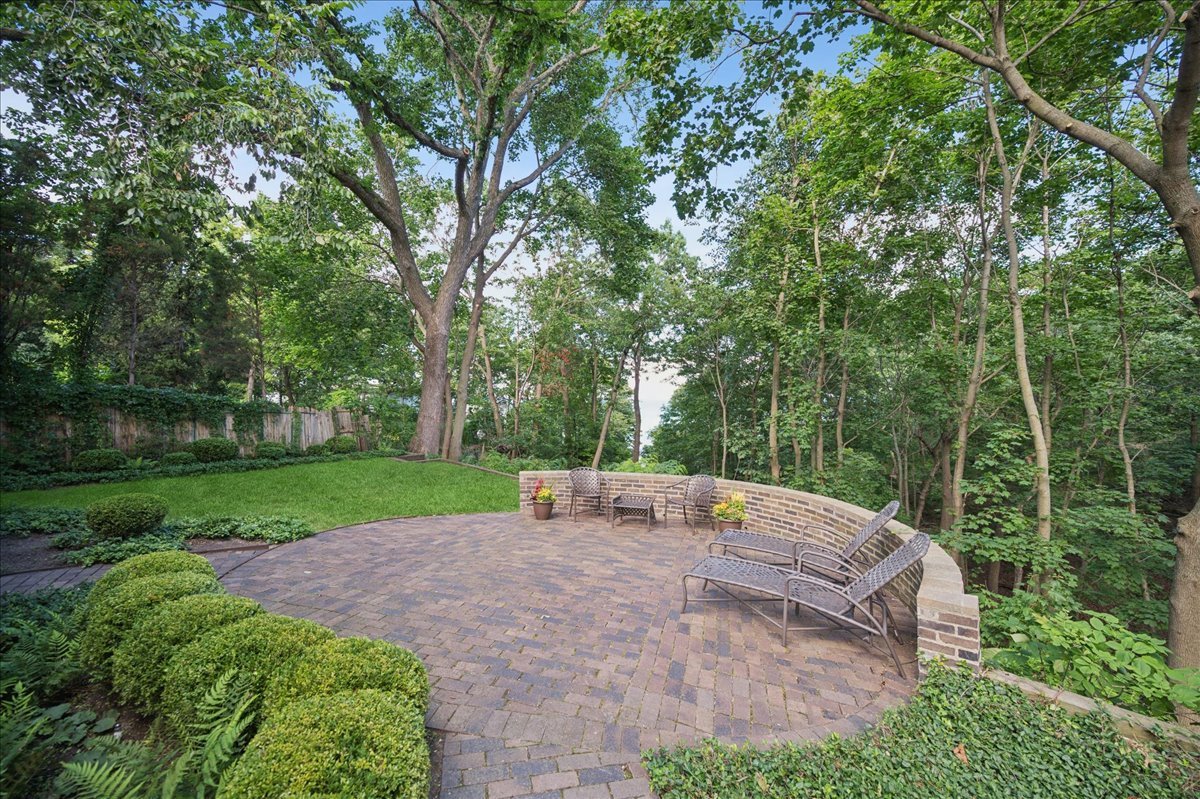 1045 Hillcrest Road Glencoe, IL 60022 - Photo 23 of 32 a view of a backyard with large trees