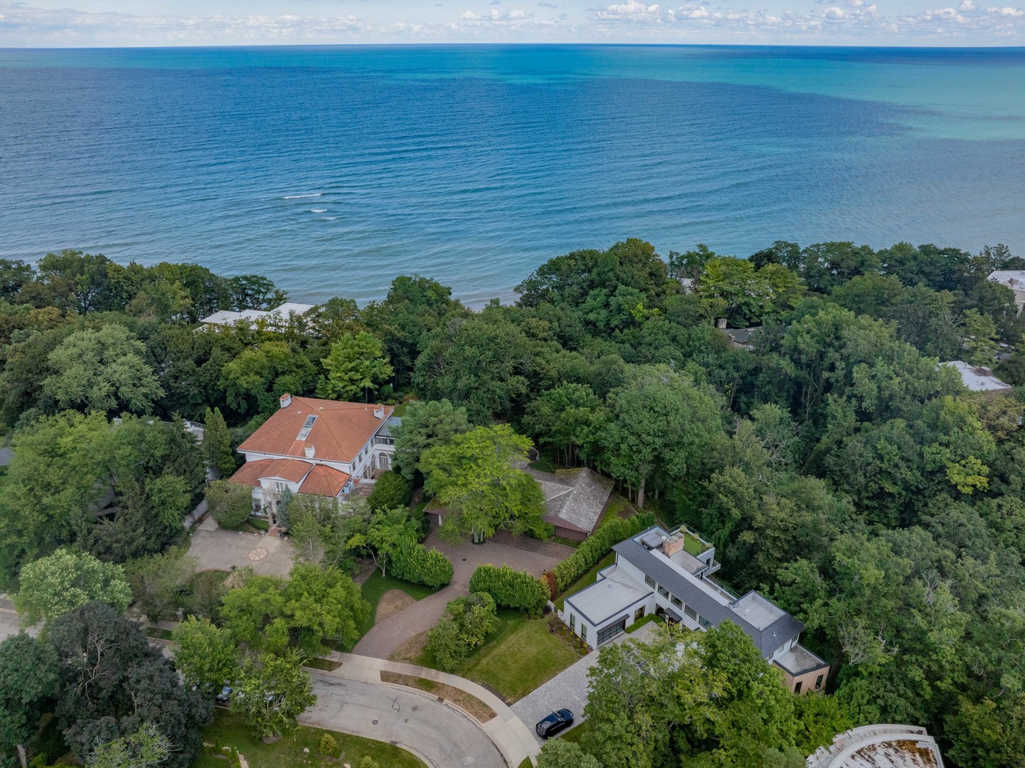 1045 Hillcrest Road Glencoe, IL 60022 - Photo 31 of 32 an aerial view of a house with a outdoor space