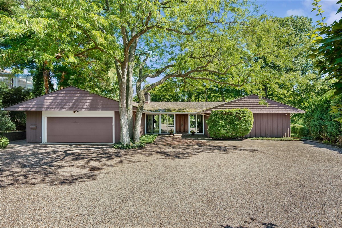1045 Hillcrest Road Glencoe, IL 60022 - Photo 32 of 32 a front view of a house with yard and trees