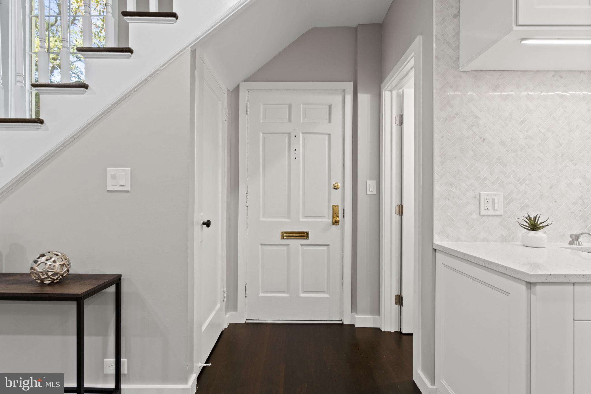 3249 Gunston Road Alexandria, VA 22302 - Photo 3 of 35