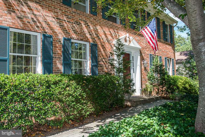 5906 Freds Oak Road Burke, VA 22015 - Photo 3 of 30 Exterior (Front)