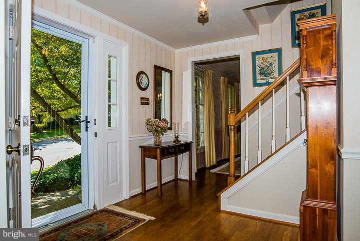 5906 Freds Oak Road Burke, VA 22015 - Photo 4 of 30 Interior (General)