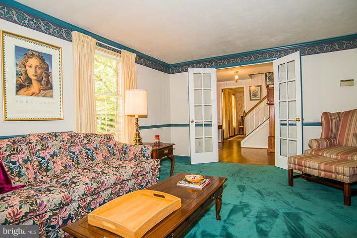 5906 Freds Oak Road Burke, VA 22015 - Photo 5 of 30 Living Room