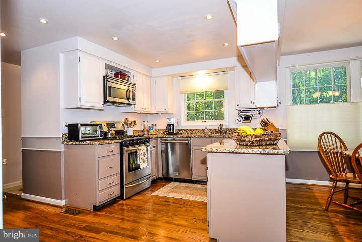 5906 Freds Oak Road Burke, VA 22015 - Photo 8 of 30 Kitchen