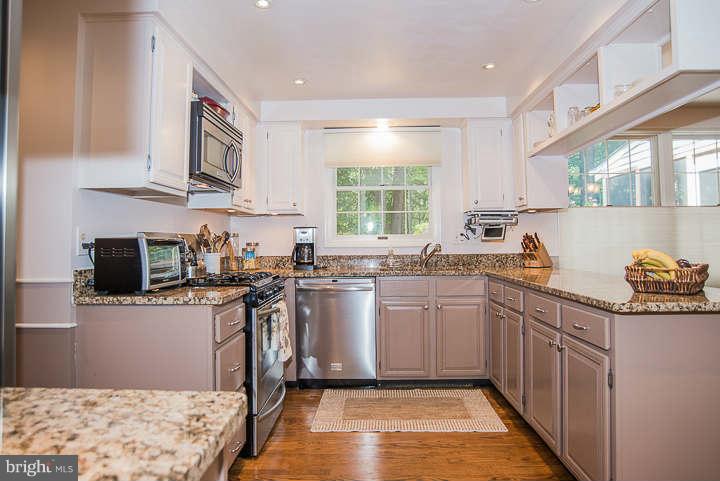 5906 Freds Oak Road Burke, VA 22015 - Photo 9 of 30 Kitchen