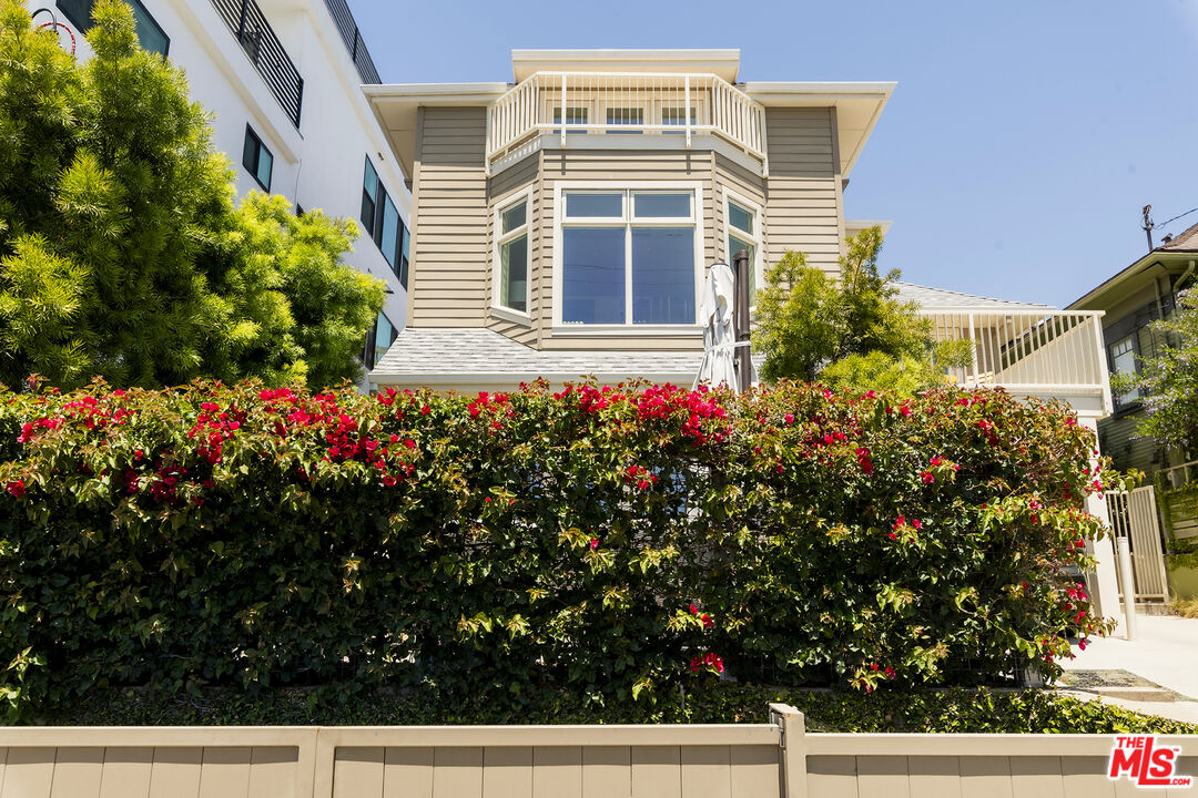 2817 3rd Street, Unit 1 Santa Monica, CA 90405 - Photo 2 of 27