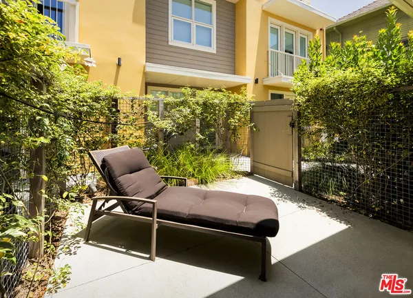 $12,000 | 2817 3rd Street, Unit 1, Santa Monica, CA 90405