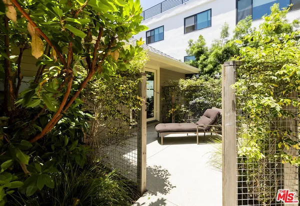 $12,000 | 2817 3rd Street, Unit 1, Santa Monica, CA 90405