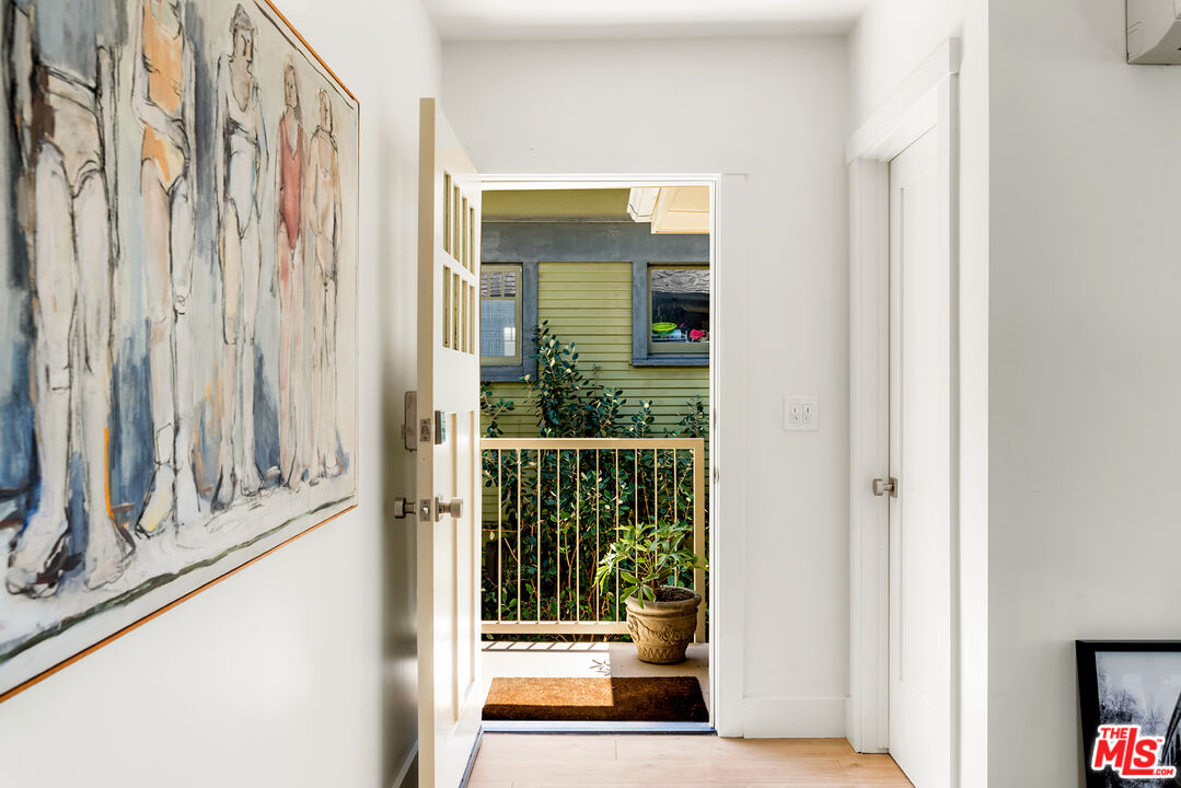 2817 3rd Street, Unit 1 Santa Monica, CA 90405 - Photo 4 of 27