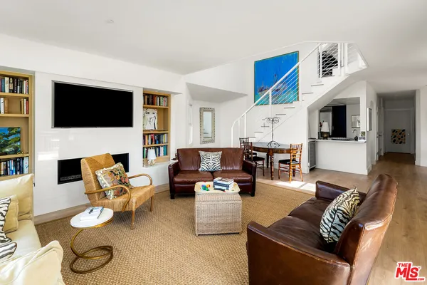 $12,000 | 2817 3rd Street, Unit 1, Santa Monica, CA 90405