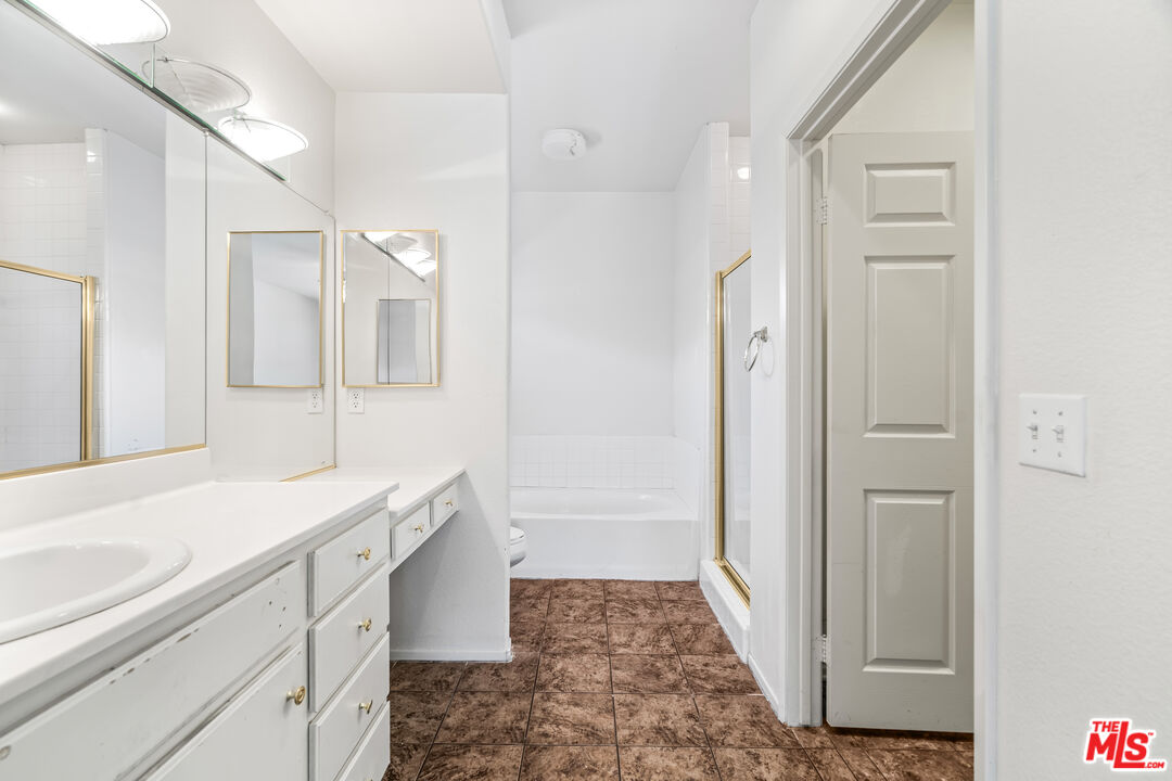 68420 Riviera Road Cathedral City, CA 92234 - Photo 21 of 42 a bathroom with a sink and a mirror with bathtub