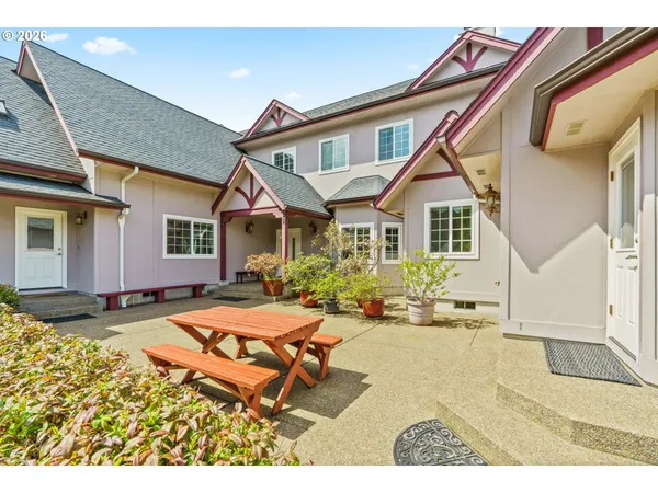 $2,399,995 | 90834 Coburghills Drive, Eugene, OR 97408
