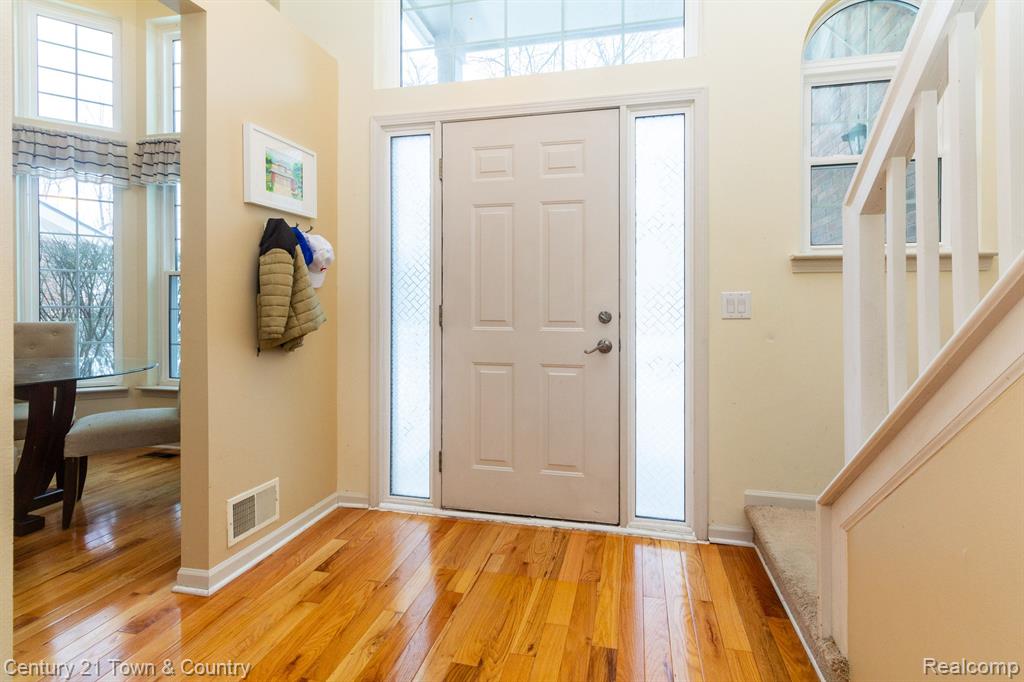 3137 Silverbrook Drive Rochester, MI 48306 - Photo 6 of 55 Gallery Image 6
