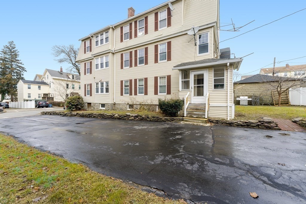 88 Fairfax Road Worcester, MA 01610 - Photo 2 of 29 Gallery Image 2