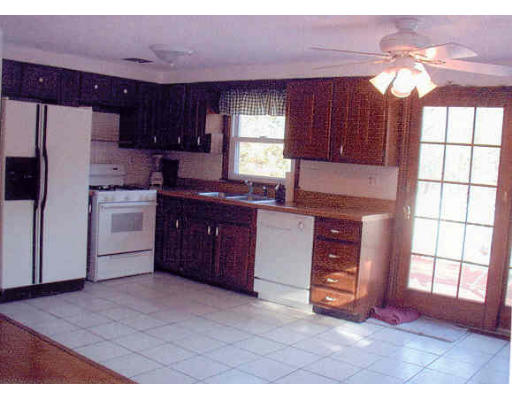 34 Whiting Road Oxford, MA 01540 - Photo 5 of 6