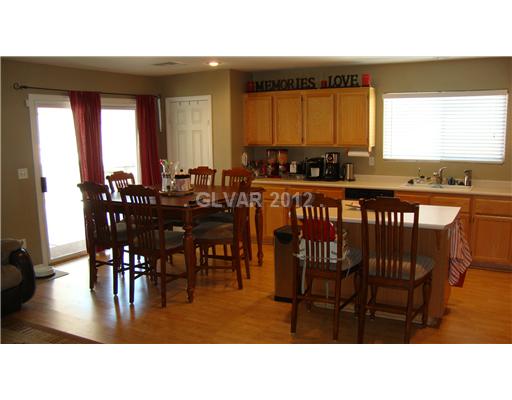 1041 Amber Gate Street Henderson, NV 89002 - Photo 2 of 7 Kitchen.