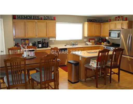 1041 Amber Gate Street Henderson, NV 89002 - Photo 3 of 7 Kitchen.