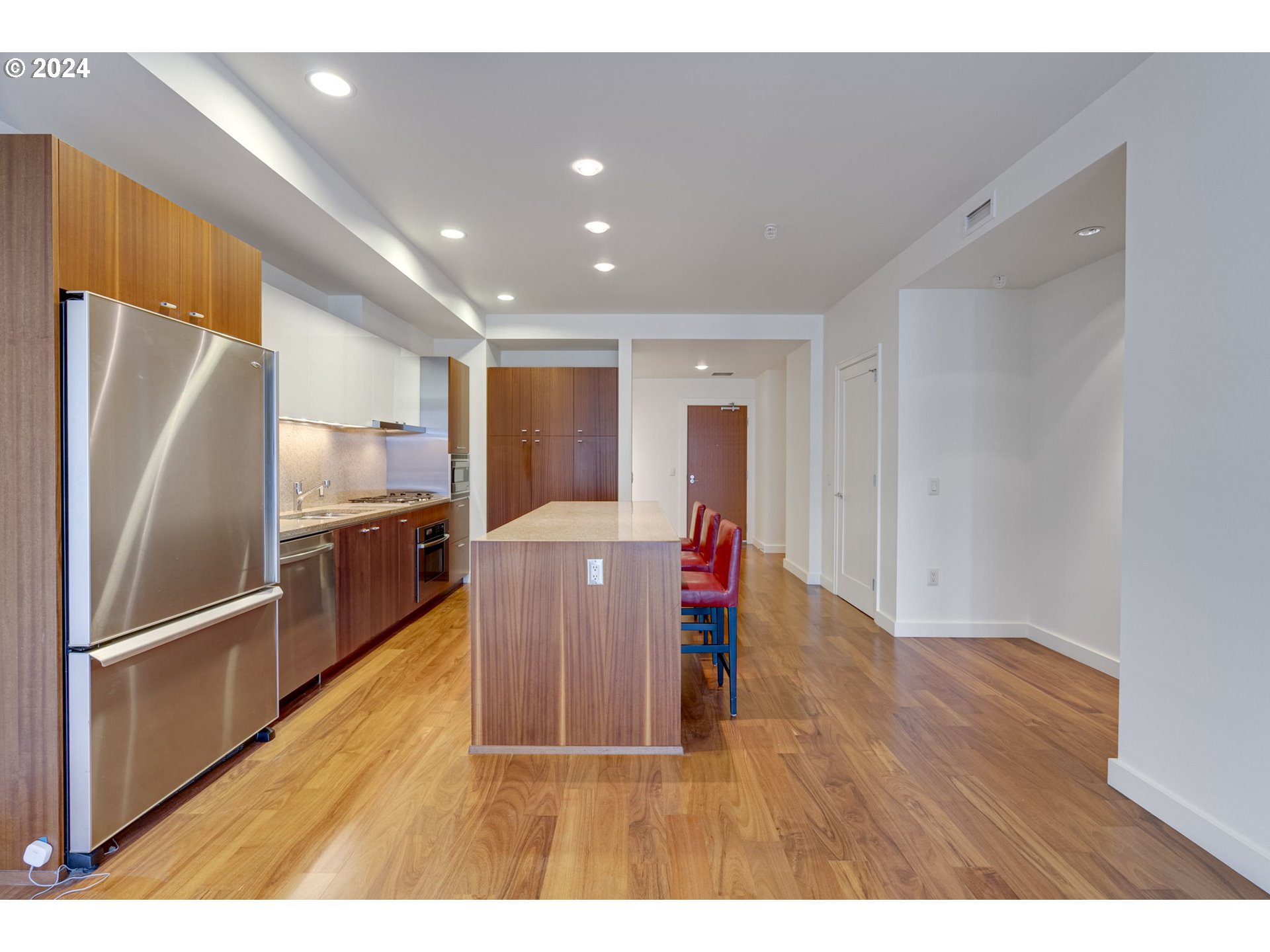 841 Southwest Gaines Street, Unit 329 Portland, OR 97239 - Photo 11 of 35 Kitchen