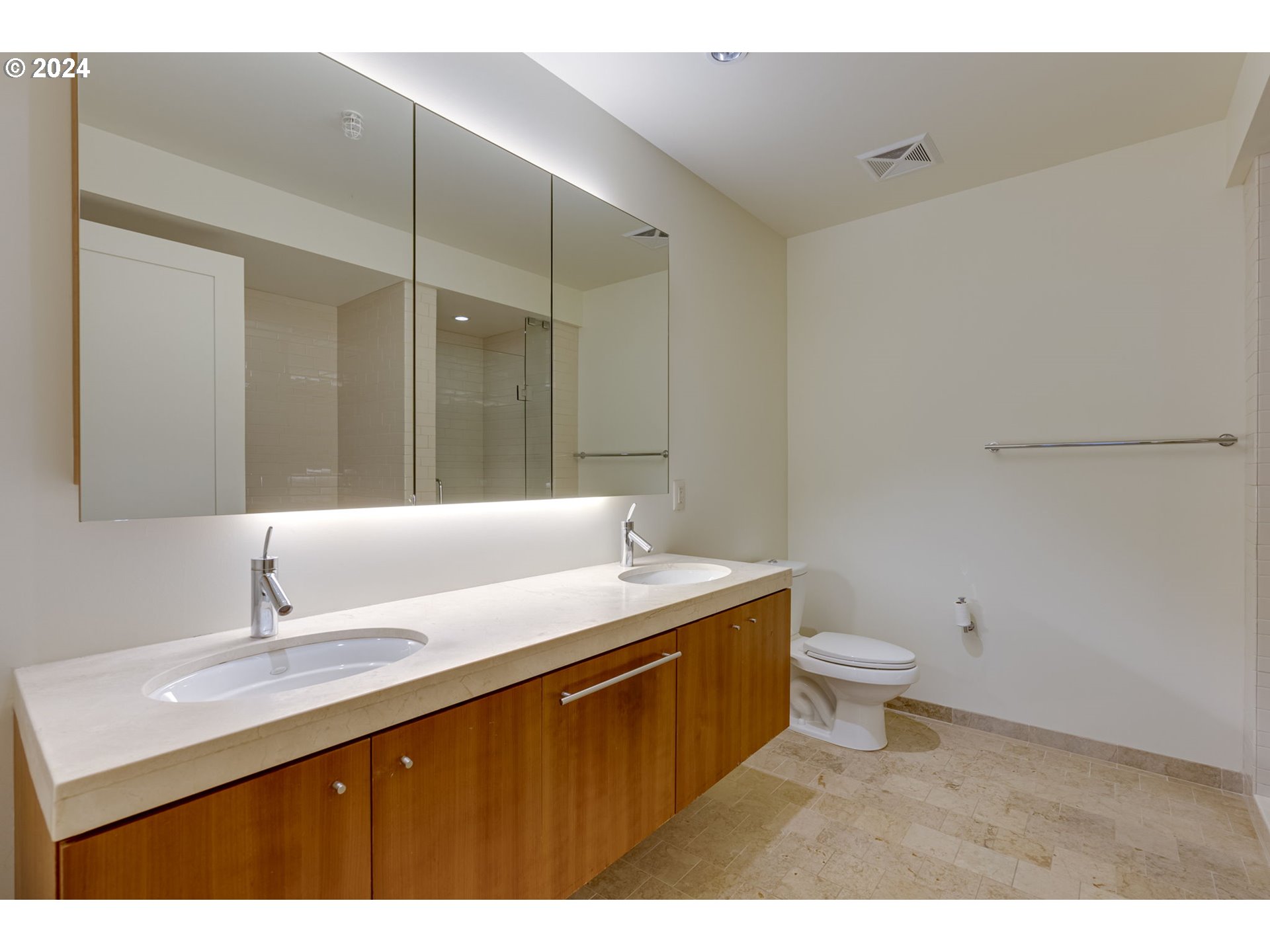 841 Southwest Gaines Street, Unit 329 Portland, OR 97239 - Photo 22 of 35 Owner's Suite Bathroom