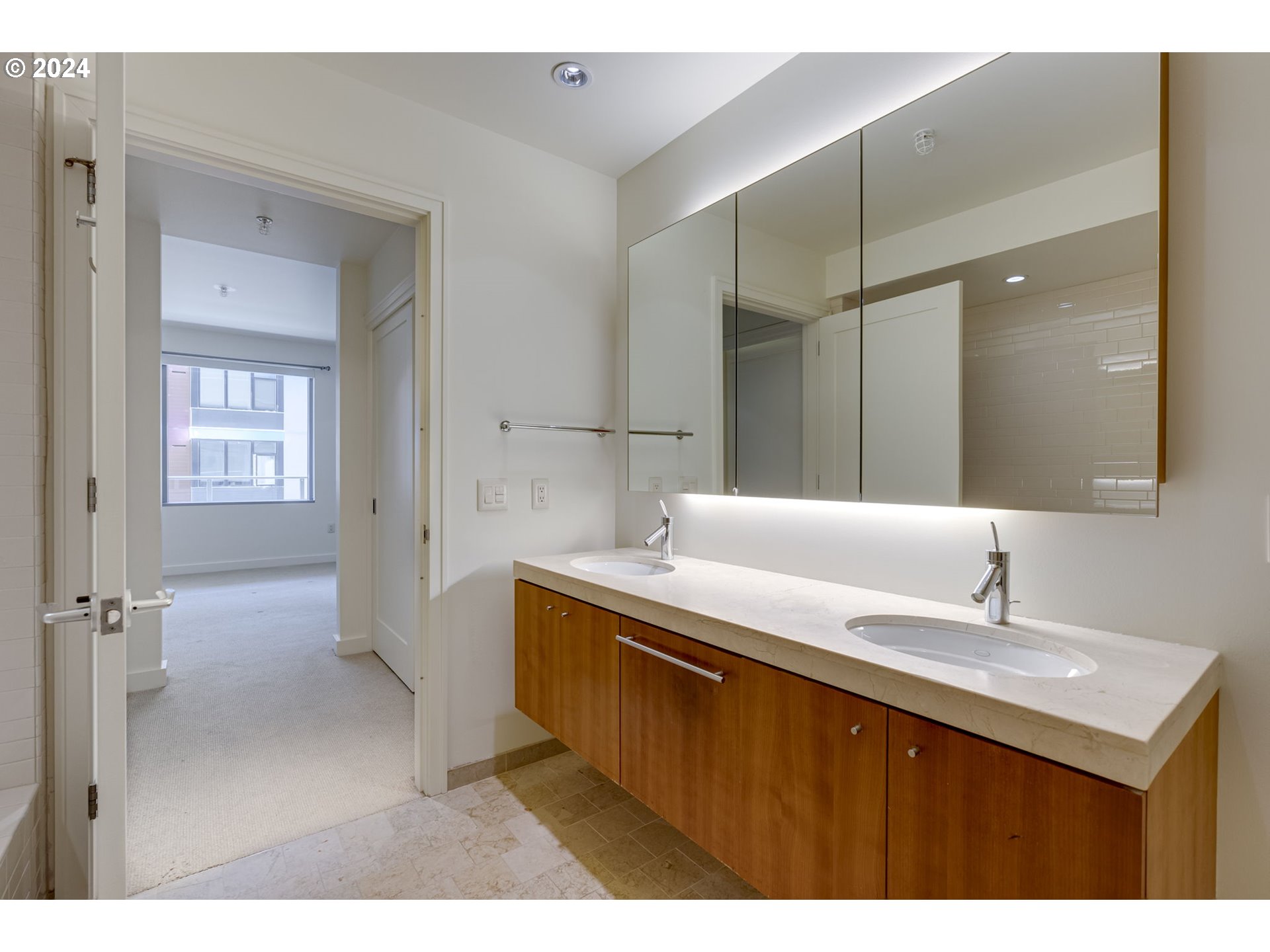 841 Southwest Gaines Street, Unit 329 Portland, OR 97239 - Photo 23 of 35 Owner's Suite Bathroom