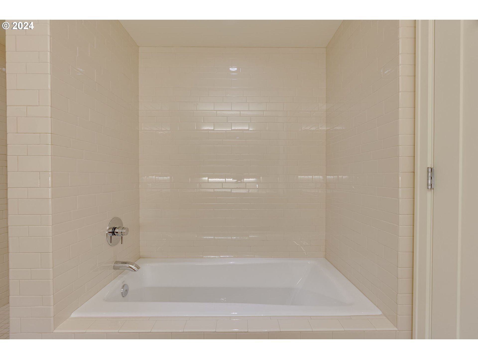 841 Southwest Gaines Street, Unit 329 Portland, OR 97239 - Photo 25 of 35 Owner's Suite Bathroom