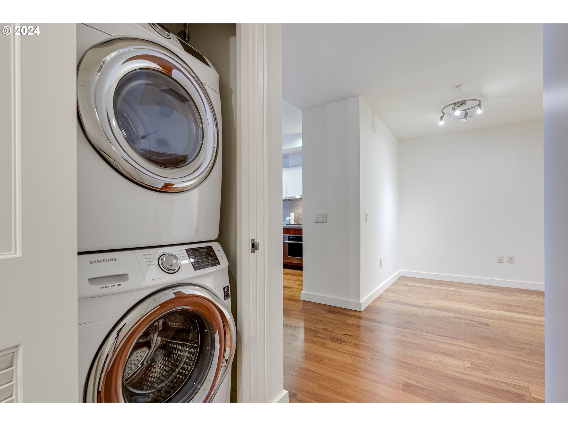 841 Southwest Gaines Street, Unit 329 Portland, OR 97239 - Photo 26 of 35 Laundry