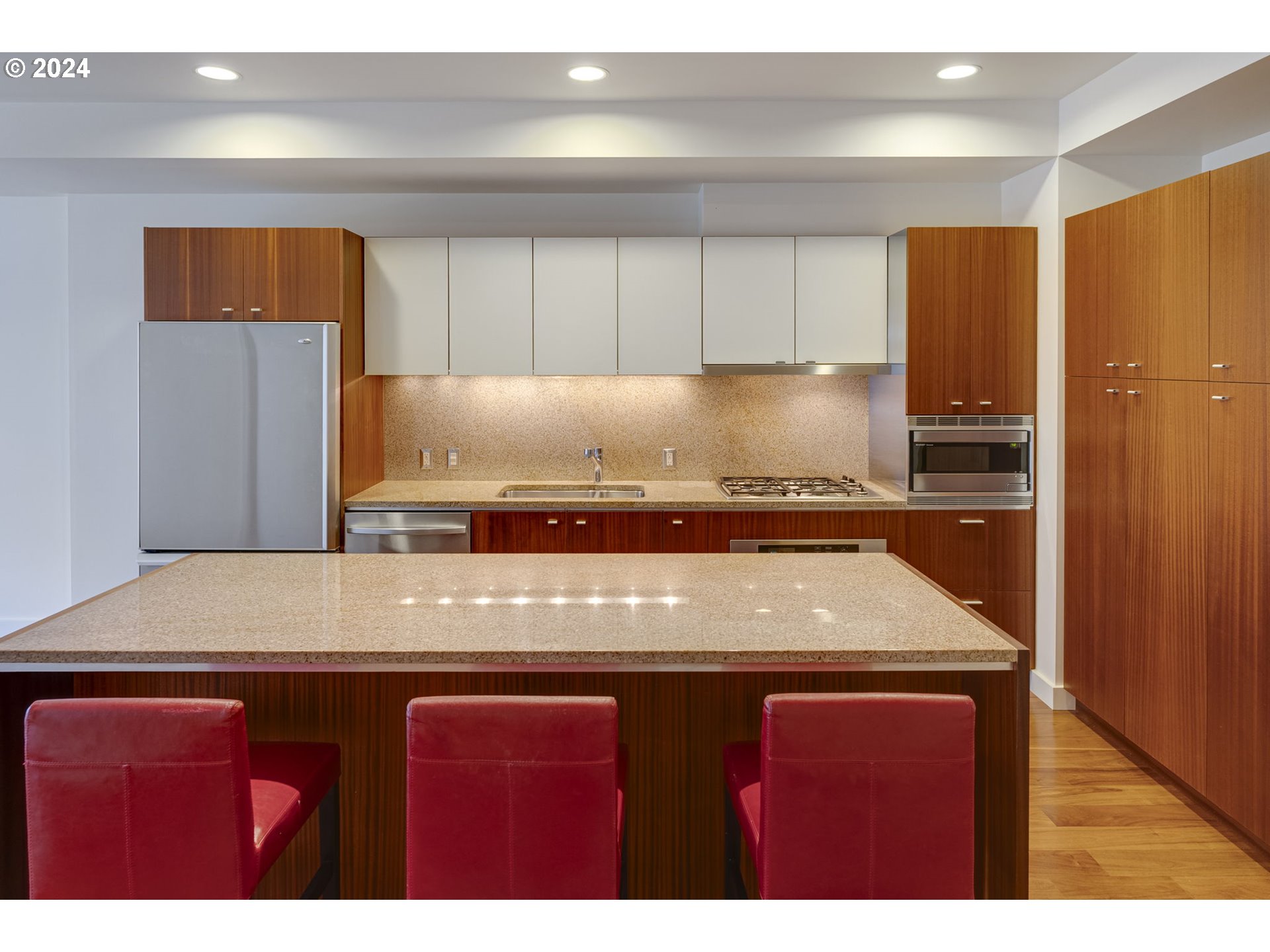 841 Southwest Gaines Street, Unit 329 Portland, OR 97239 - Photo 9 of 35 Kitchen