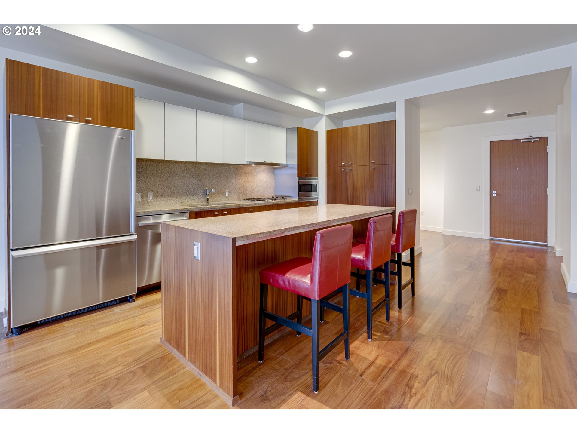 841 Southwest Gaines Street, Unit 329 Portland, OR 97239 - Photo 10 of 35 Kitchen