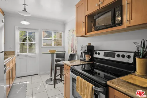 $637,500 | 5464 Village Green, Los Angeles, CA 90016