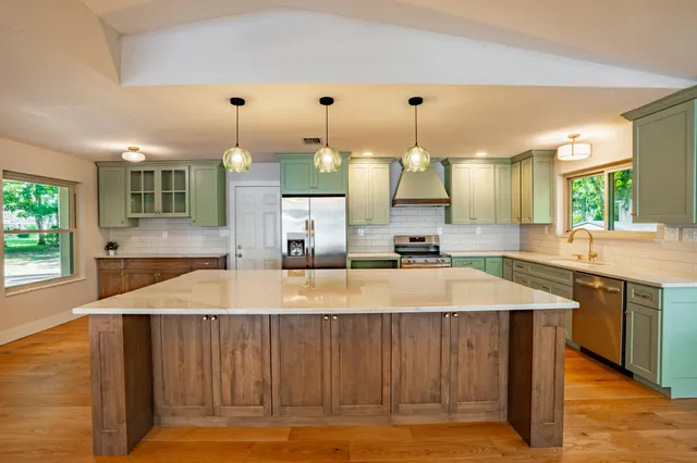 $1,348,000 | 1013 Lake Drive, Niceville, FL 32578