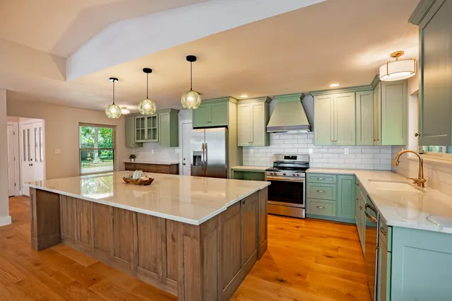 $1,348,000 | 1013 Lake Drive, Niceville, FL 32578