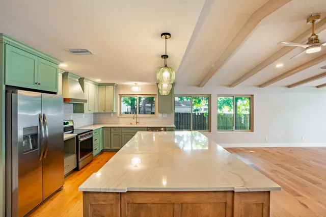 $1,348,000 | 1013 Lake Drive, Niceville, FL 32578